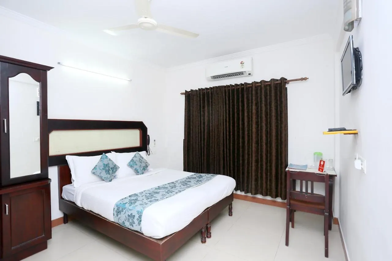 Hotel Oyo 8331 Kodavath Residency Alwaye