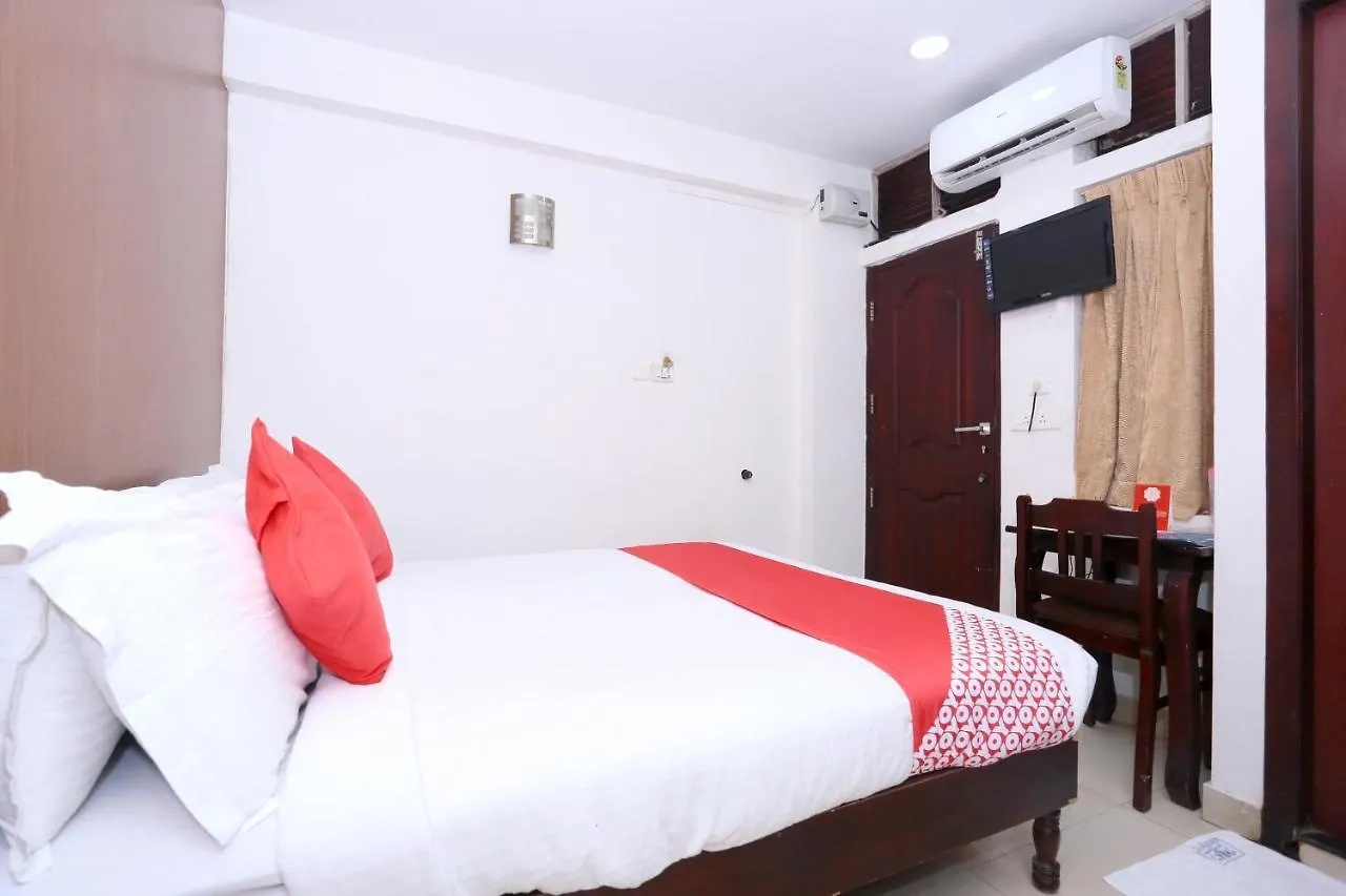Oyo 8331 Kodavath Residency Alwaye